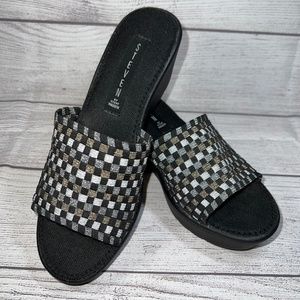 STEVE MADDEN WEDGE SLIDE